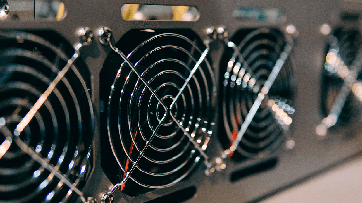 
			Хешрейт Zcash стремительно растёт: цена ZEC в 870 долларов пробуждает гигантов ASIC-индустрии		