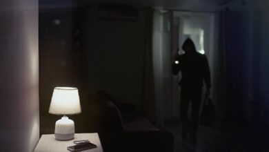Грабители в масках угрожали беременной жене во время ограбления дома крипто-миллионера в Великобритании